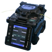 What is a fusion splicer